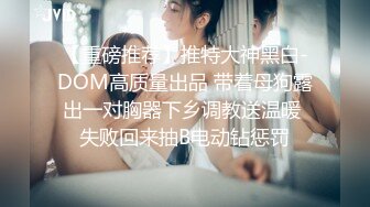 兄弟约了个大奶妹子又来向我炫耀了 这对奶子真心漂亮 貌似妹子不配合啊 老抢手机 哈