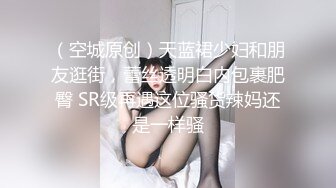  网红脸牛仔短裤性感美女被2中年男3P,一起爆插她,各种姿势狠狠干