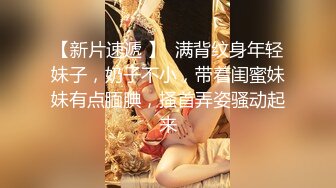 牛逼大神直接闯入女厕先拍B再拍脸故意让她们发现 (1)