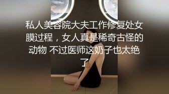 坐在爸爸身上，上下摇摆