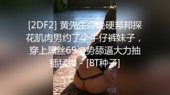 【新片速遞】  高颜值大奶美女吃鸡毒龙 看到大弯吊就不行了 连菊花都不放过 舔的真香