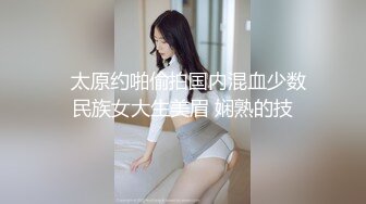 咖啡厅女店员私底下是个欲女下班和两个同事在店里3P淫乱