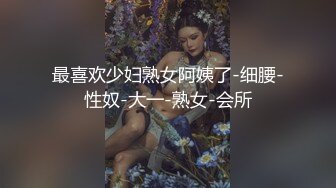 全网独家乐橙酒店私享台偷拍文艺青年撸管等眼镜女友来啪啪妹子好奇的研究男友的放在桌子上的飞机杯