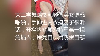 与熟女激战，插出淫水