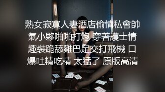 商场蓝门女厕全景偷拍药店女员工的肥鲍就像两根大肥肠