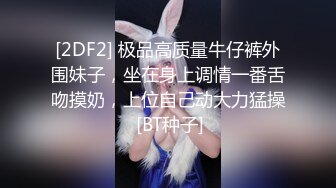 真实母女双飞全程露脸，幸福小哥玩弄母女花，先给狼友展示骚逼，沙发上就把老骚妈干了，轮草抽插浪荡呻吟