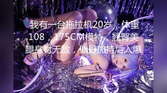 三个妹妹女女淫乱黄瓜互插尿尿，三女轮流玩弄，站在椅子上双指猛捅