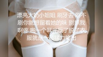 穿着OL制服被两单男调教一前一后的操逼