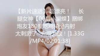 合租房偷窥年轻小媳妇一边洗澡一边和老公聊天