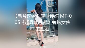  新人主播童颜巨乳，洗澡搓泡泡，展现白虎美鲍鱼