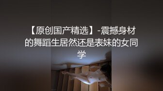  大屁股骚母狗露脸让小哥在宾馆压在身下放肆抽插，颜值不错乖巧听话各种姿势配合小哥爆草蹂躏