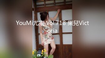  新片速递午夜暗访良家少妇探花约美容院技师上门给媳妇做美容胸部推油鸡巴硬了和美容技师在沙发搞起