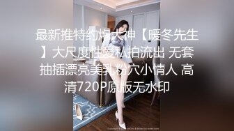 美乳大奶眼镜娘,躺下就可以享受,主动坐上来去动,奶子被干的甩来甩去,口暴吃静液