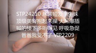 这逼整个嘴巴包含住不过分用手不过瘾还要我用玩具