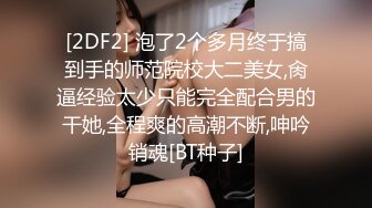  三男两女多人淫乱沙发上干到卧室，一人一个后入开操，摄影小哥旁边指导姿势