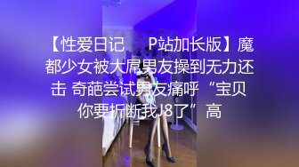 公交车上玩弄直男,直男为了不让女友发现,也不敢大声喝止 4_4