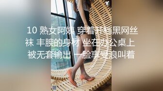 清纯甜美带点性感极品肥臀眼镜骚女，诱人开档黑丝翘起特写，足交扣穴69姿势，骑乘大屁股猛坐，头套男后入撞击