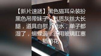 搂着女友细腰冲锋