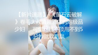 【骚小妹两男一女3P大战】骑乘边操边吃大屌，垫着枕头抬起屁股