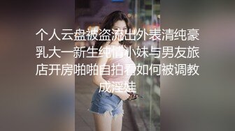  清纯系甜美小萝莉小晶晶小小年纪很会玩，水晶假屌爆插小穴，高潮喷水湿一片，震动阴蒂双管齐下