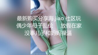 科技园女厕套裙装细长腿优雅小美人,紧窄的穴口两侧被磨得发白无毛