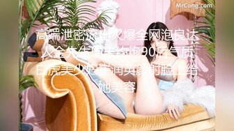 大屁股肥臀熟女阿姨上位打桩，由于速度过快都出白浆了太刺激了