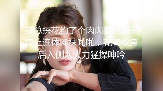 刚见面的小骚货就被我拉进厕所里搞了一会