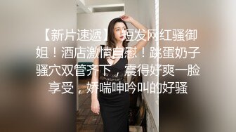 大胆变态坑神蹲守购物娱乐广场公共女卫门口见到漂亮妹子就跟进去偸拍还翻看换下来带血的卫生巾