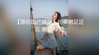 胖男老哥双飞两个萝莉萌妹子浴室口交，汉服妹子解开衣服摸大奶，双女舔奶抽插猛操呻吟