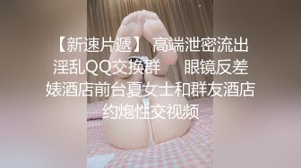 舌头会转动颜值美女主播下海黄播，性感大长腿黑丝牛仔短裤，脱掉内裤特写掰穴，展示灵活的舌头