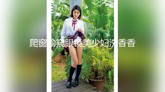 商场女厕再次偷窥到破洞牛仔裤美女的小嫩鲍