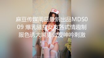 甜美小姐姐姐妹一起双女假屌磨穴互插，舌吻掏出奶子舔弄，翘起大白肥臀后入抽插