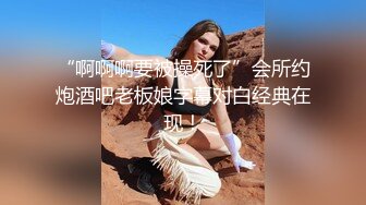  女仆装露脸小母狗，床上的极品尤物高颜值让小哥玩弄，交大鸡巴压在身下揉奶草穴