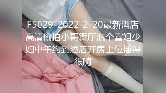 哺乳期的小奶妈露脸诱惑狼友，奶子太胀了宾馆挤奶给狼友喝，互动撩骚听指挥，展示逼逼自慰呻吟要舔狼友鸡巴