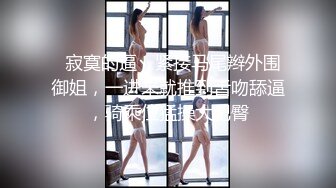 两个妹子颜值和身材都在中上等的级别俩漂亮妹子一个躺着干她