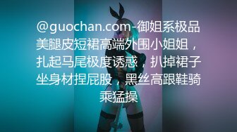 极品CP✅魔手》疯狂大胆坑神躲进商场女_厕独占一个坑位隔板缝中偸_拍各种B形妹子方便▲极限特写镜头快要碰到B了 (3)