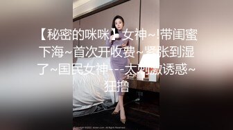  新流出民宿酒店偷拍 逼毛浓密性感苗条美女边看手机边自慰勾引男友来啪啪还没草就流白浆了