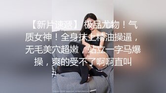 我是一个成绩不佳的年轻女新秀。 修长、明亮、和蔼可亲的俱乐部前读者模型