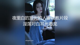 贵在真实，海滩游泳场女士简易淋浴棚偸拍多位妹子换衣，苗条美少女懂得保养往身上涂防晒霜2