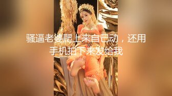 多毛粉穴婴儿肥极品美女，手指扣入淫水直流，边自慰边说骚话