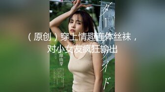 哥哥操我红发00后嫩妹爆操美臀，对着镜头展示口活，极品蜜桃臀特写夹屌，你的骚逼很紧，搞得嗯嗯叫很酥麻